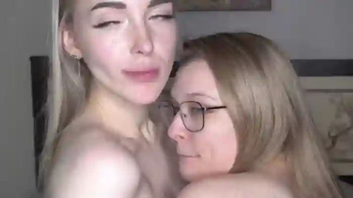 mae-beddingfield-and-sara-mauri