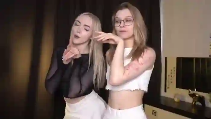 mae-beddingfield-and-sara-mauri