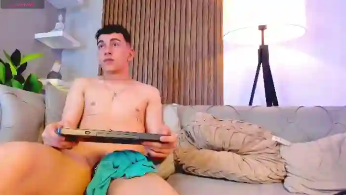 noaah-smithh-and-thomaas-jhonsonn