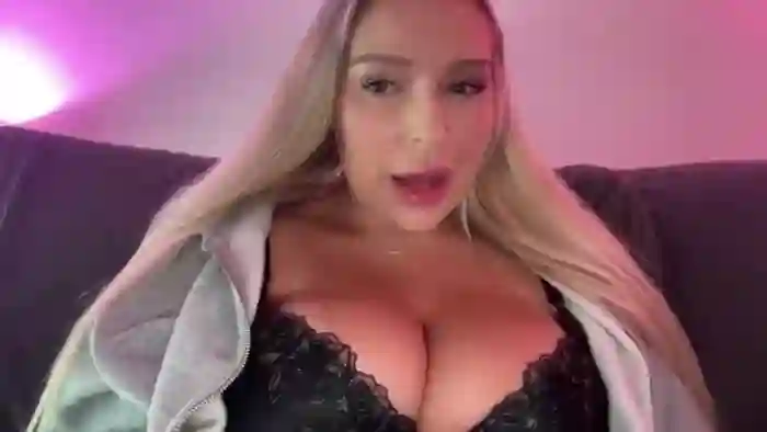 KissMyTitsPls