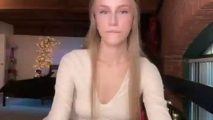 Luna_Moore1