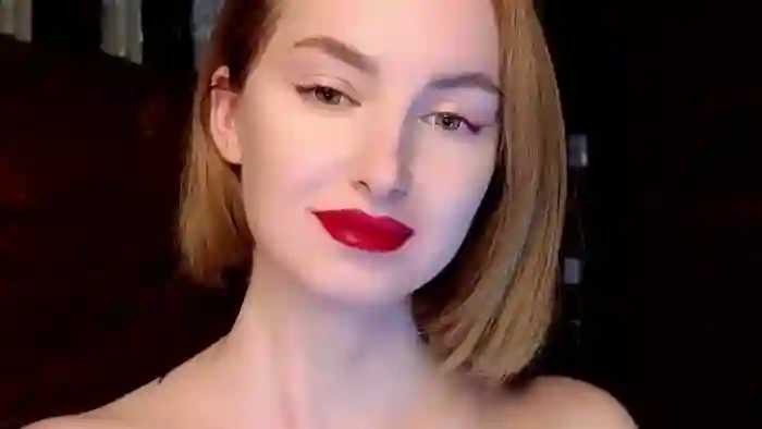 Red_Lips_Girl