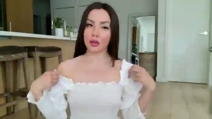 BellaBaxter