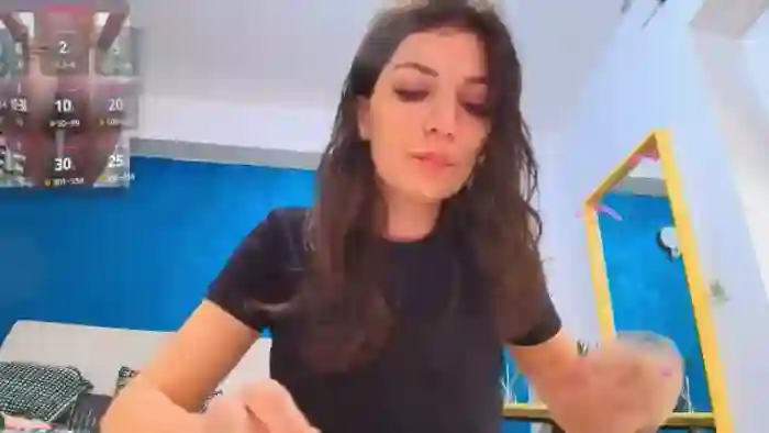 Anna_Lewis