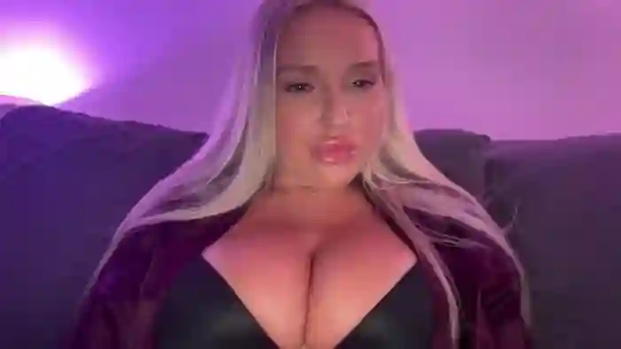 KissMyTitsPls