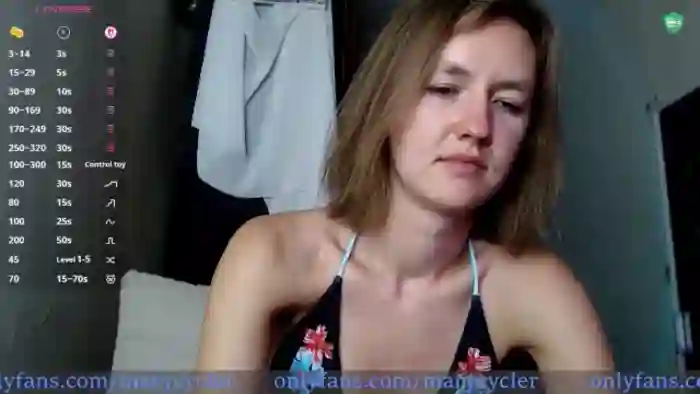Ladyy_on_MTB