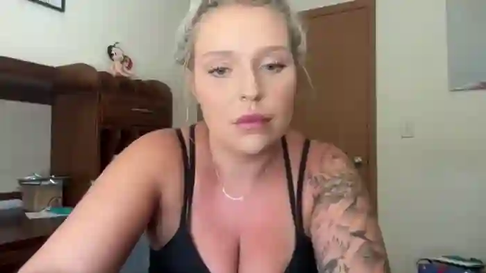 KissMyTitsPls