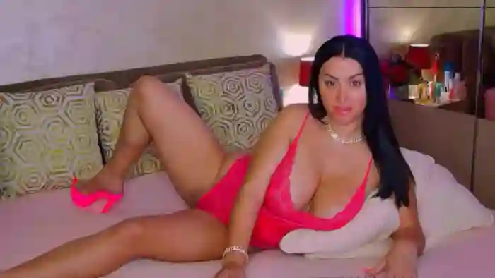 Busty_Cristal