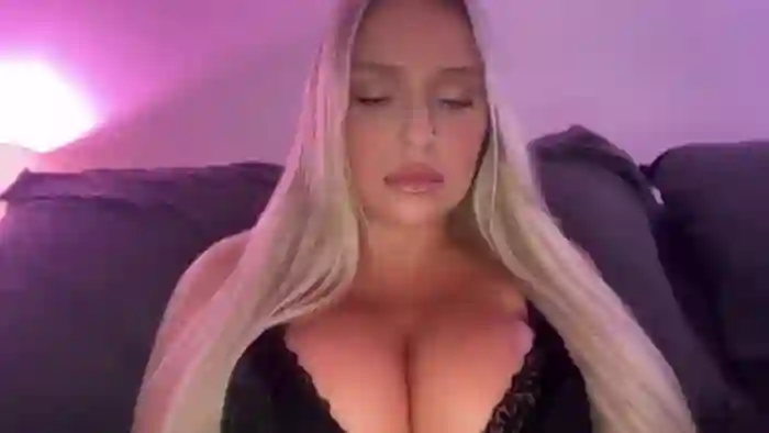 KissMyTitsPls