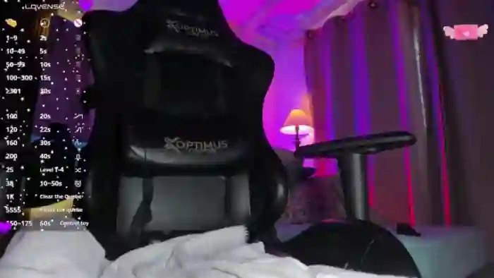 Laura_hills18