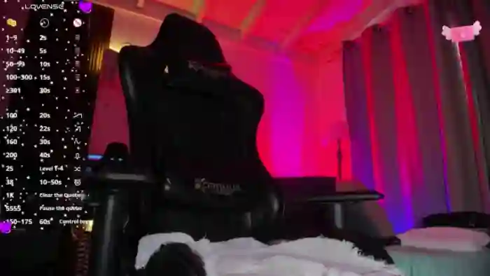 Laura_hills18