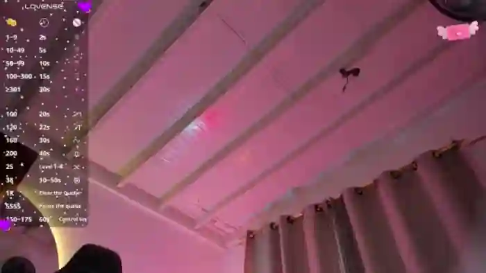 Laura_hills18