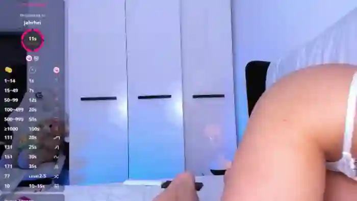 Ellamilano9