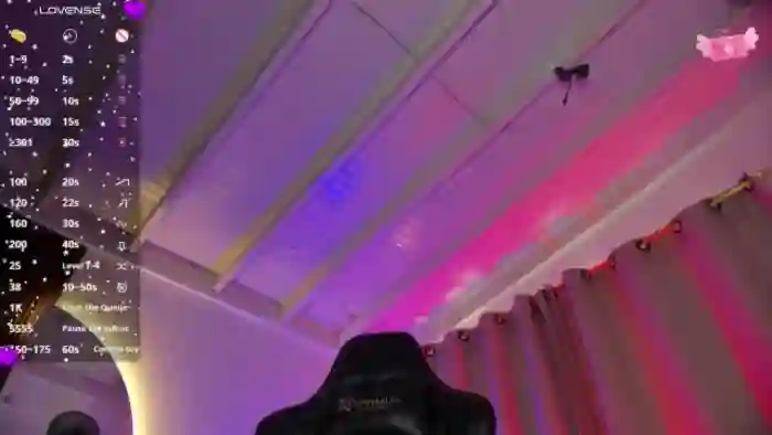 Laura_hills18