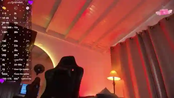Laura_hills18
