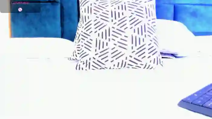 mia__