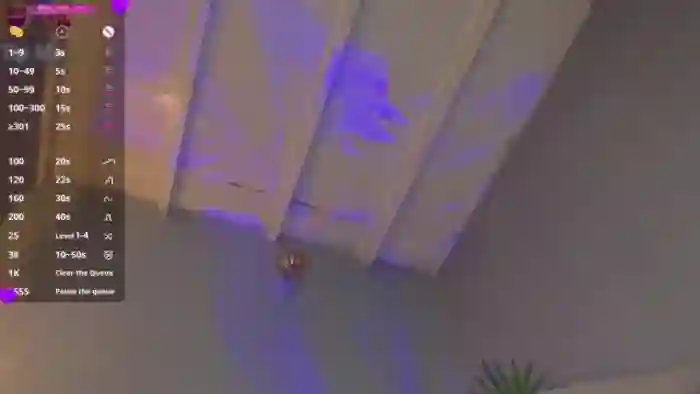 Laura_hills18