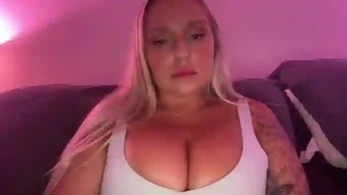 KissMyTitsPls