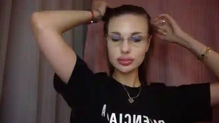 Mia_Fride