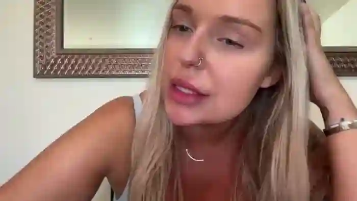 KissMyTitsPls