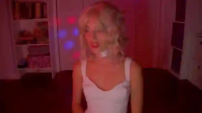NaomiDee