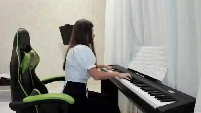 piano_girl