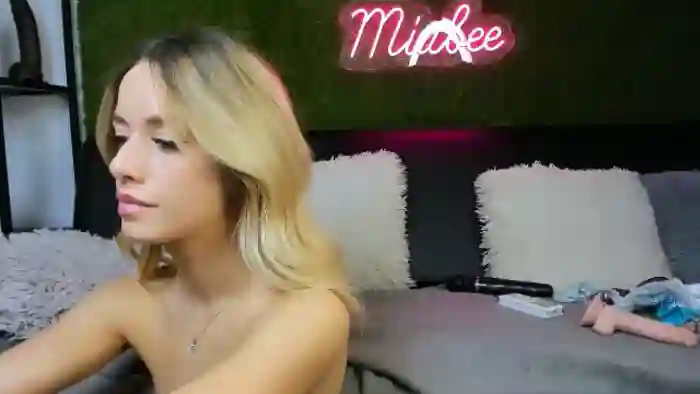 Mia_Bae