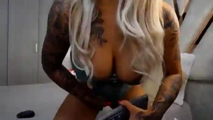 Mia_hott_