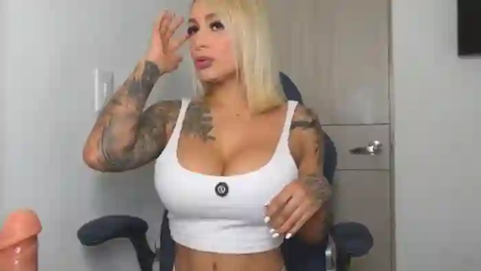 Mia_hott_
