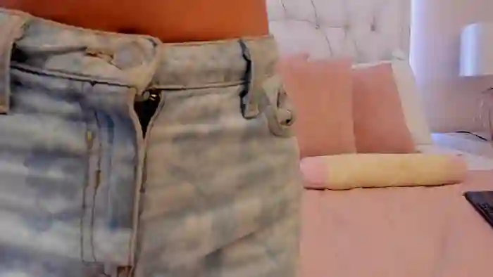 MiaLewis