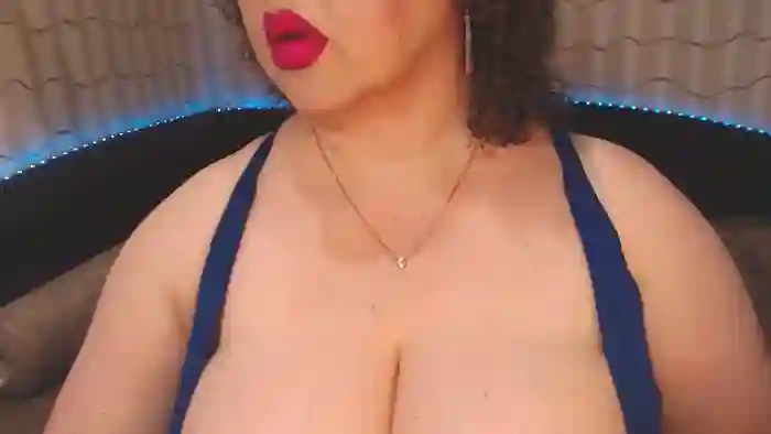 CurvyKatty40DD