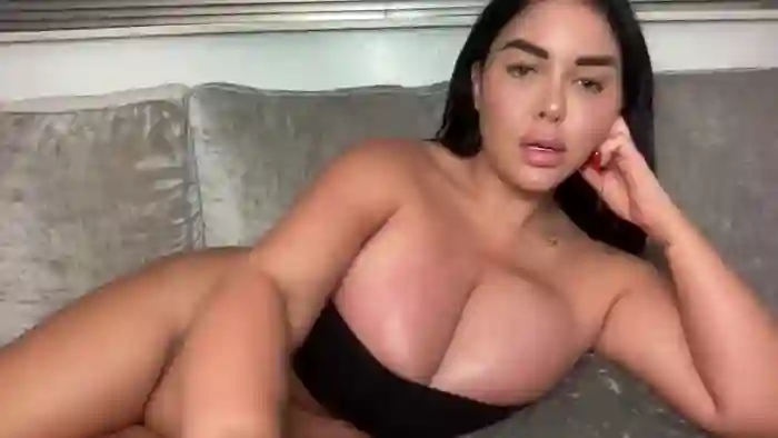 CurvyExoticBabe