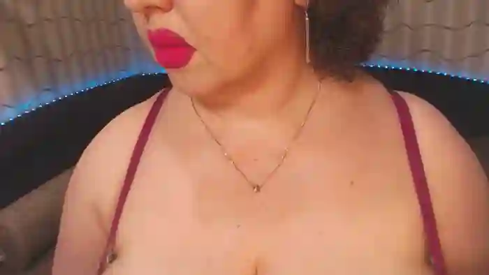 CurvyKatty40DD
