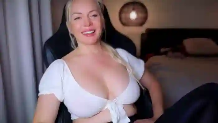 MsLindsayDevis