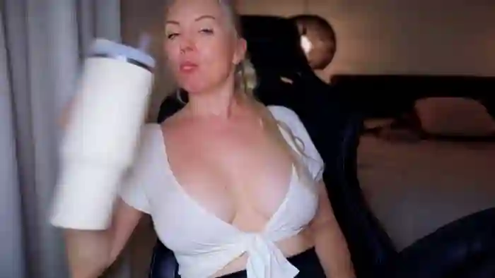 MsLindsayDevis