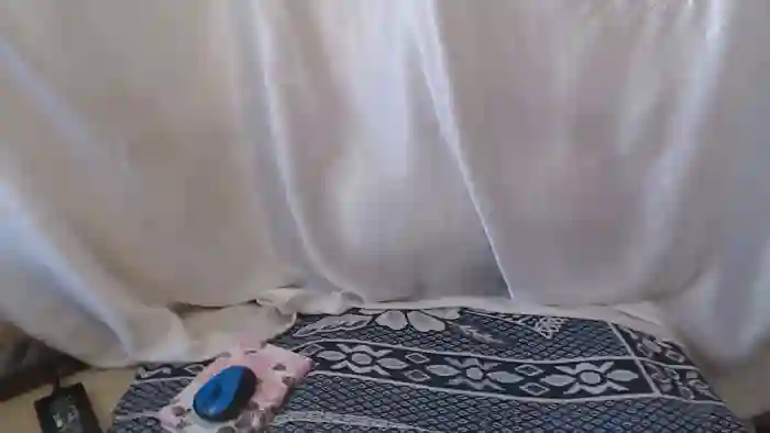 BettyGirlKiss