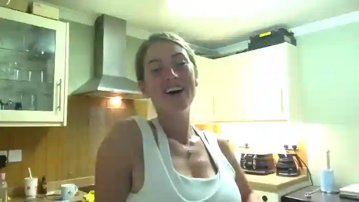 Luna_Valentina_UK