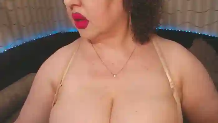 CurvyKatty40DD