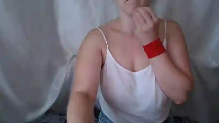 BettyGirlKiss