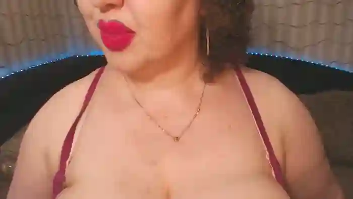 CurvyKatty40DD