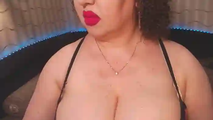 CurvyKatty40DD