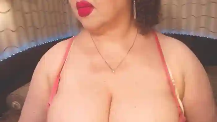 CurvyKatty40DD