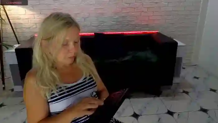 YrhotAbbyX