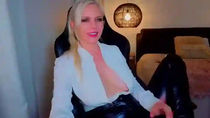MsLindsayDevis