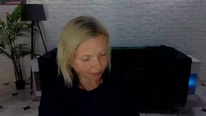 YrhotAbbyX