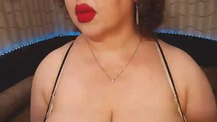 CurvyKatty40DD
