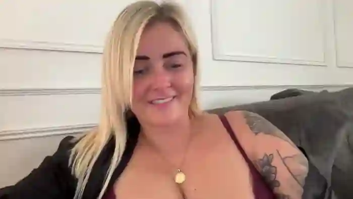 Busty_Lucy_UK