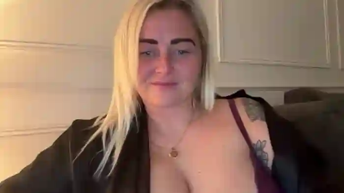 Busty_Lucy_UK