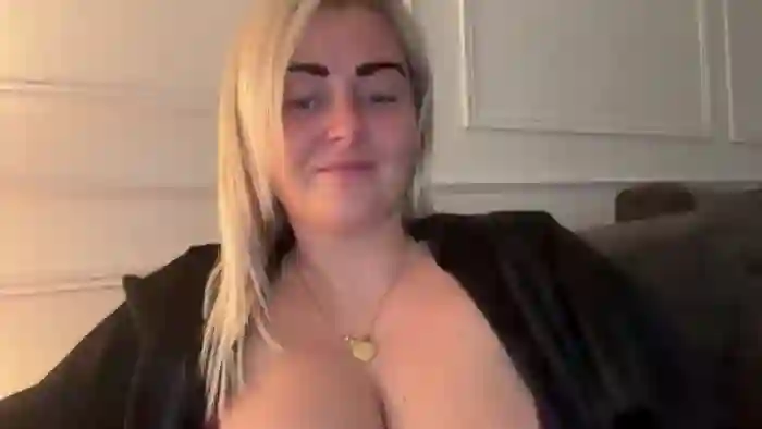 Busty_Lucy_UK