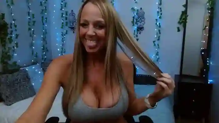 SweetCarlyBee